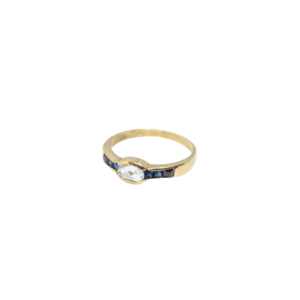 Anillo de oro con Zafiros azules