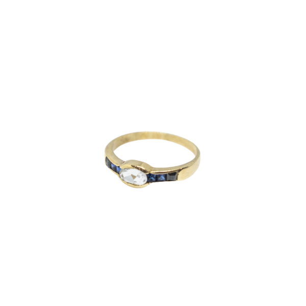 Anillo de oro con Zafiros azules