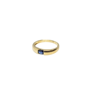 Anillo de oro con Zafiros