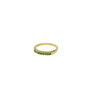 Anillo de oro con Crisopacio
