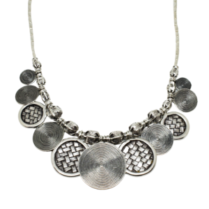 Cadena de plata con chapas