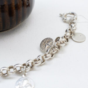 Pulsera de plata motivo religioso