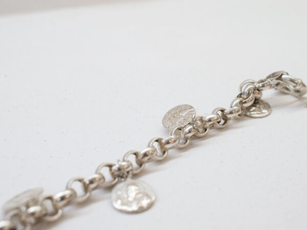 Pulsera de plata motivo religioso - Imagen 2