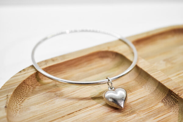 Pulsera de plata con medalla de corazón