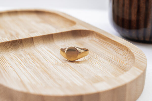 Anillo de oro con mesa oval - Imagen 2