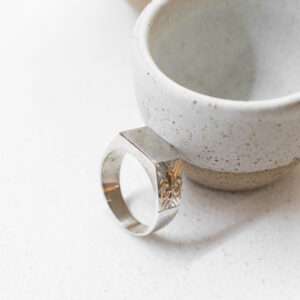 Anillo de plata con apliques de oro