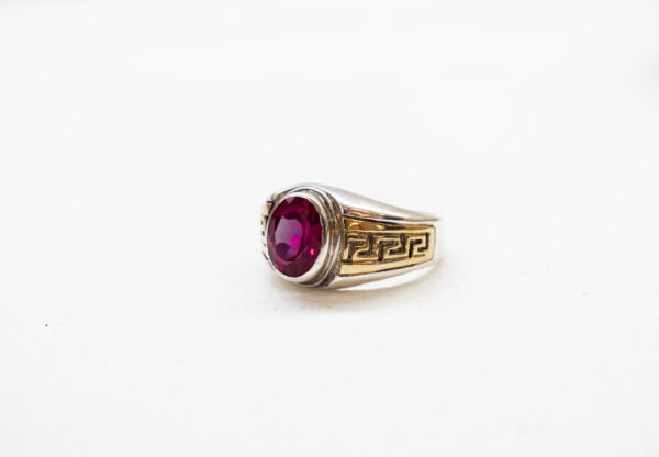 Anillo de plata con apliques de oro y Rubí