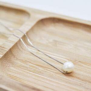 Cadena de plata con perla de cultivo japonesa