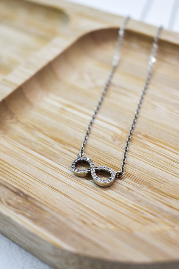 Cadena de plata con colgante de infinito