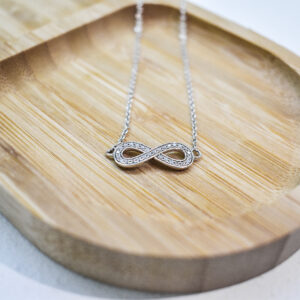 Cadena de plata con colgante de infinito (pequeño)