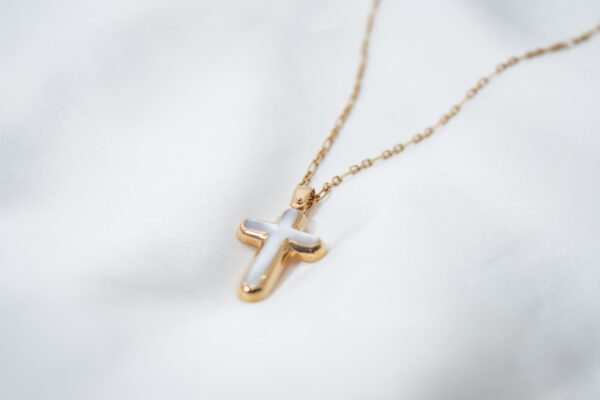 Conjunto de cadena de oro + cruz de oro y nácar