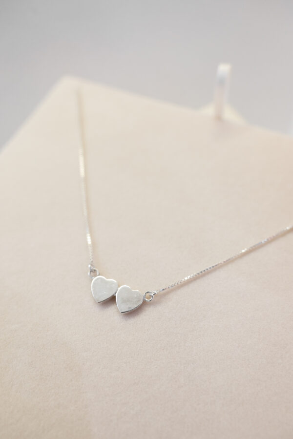 Cadena con dije (dos corazones)