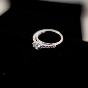 Anillo de plata y Circonia