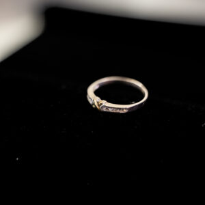 Anillo de plata con cruz de oro
