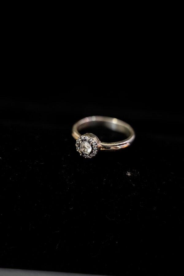 Anillo de plata, apliques en oro y Circonias