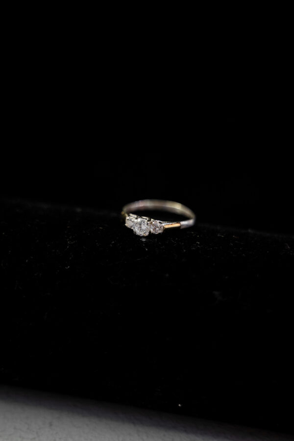 Anillo tres Circonias en plata y oro