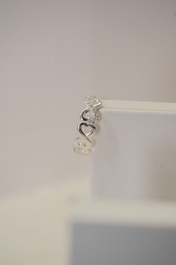 Anillo de plata y Circonias (corazones infinitos)