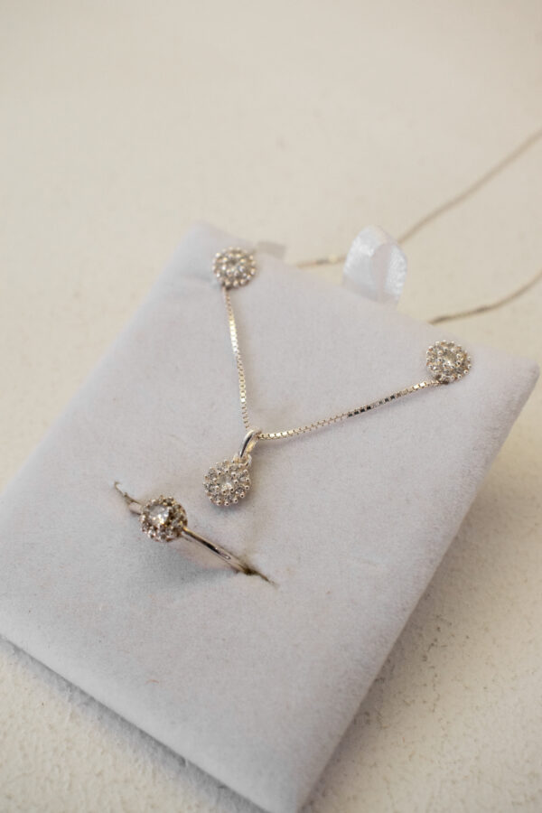 Set cadena + caravanas + anillo