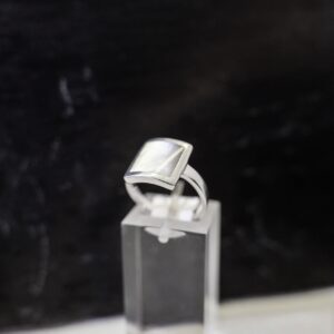Anillo de plata con Nácar (cuadrado)