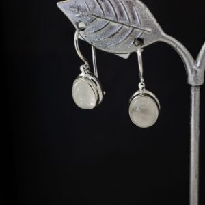 Caravanas colgantes en plata y Piedra Luna (modelo gota)