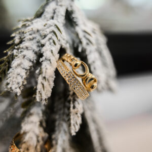 Anillo de oro y Circonias