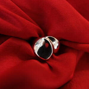 Anillo de plata modelo abstracto