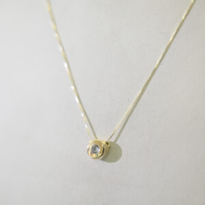 Cadena en plata + punto de luz