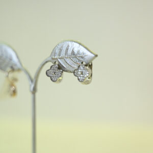 Caravanas colgantes en plata estilo Van Cleef and Arpels