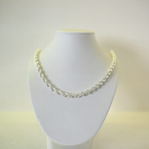 Cadena de plata (dama)