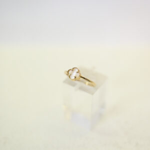 Anillo estilo Van Cleef and Arpels (oro y nácar)