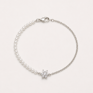 Pulsera mitad perlitas mitad plata, flor de Circonias
